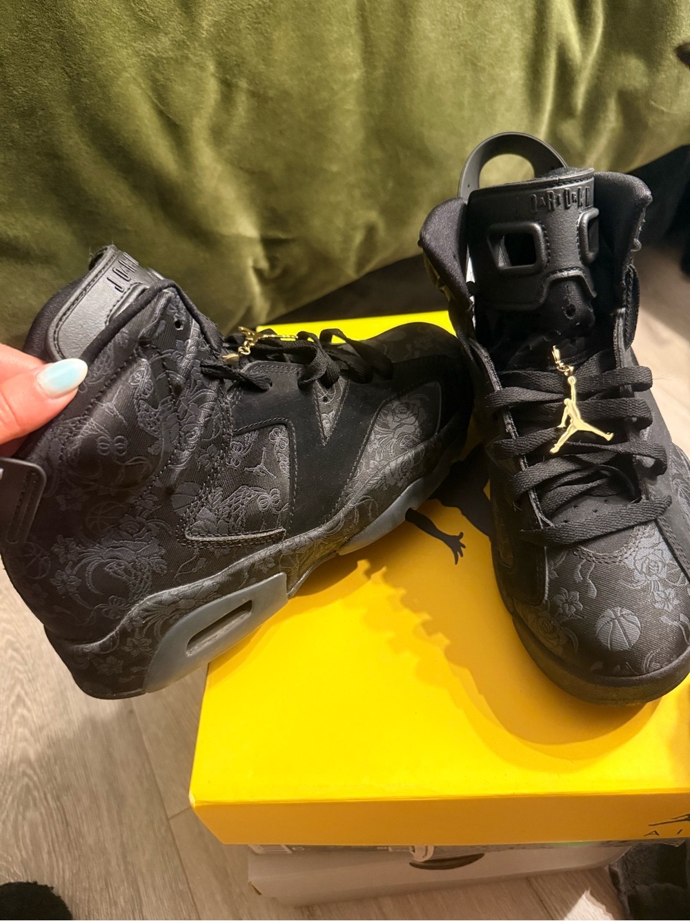 Air Jordan 6 Retro Singles Day Black Gold
Women's 7.5 DB9818-001